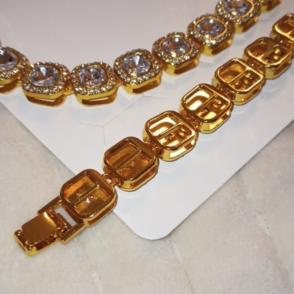 NWT. Costume choker and bracelet set - Picture 3 of 3